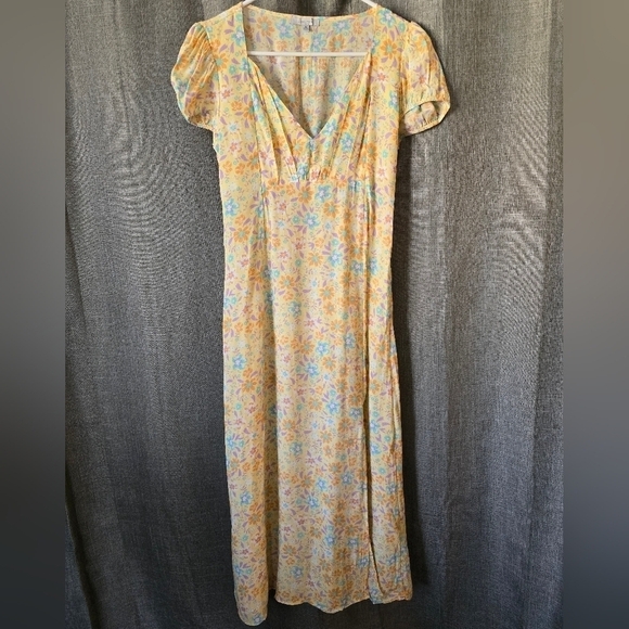 Love Tree Floral Short Puff Sleeve Midi Dress Size Medium Side Slit V Neck - Picture 1 of 7